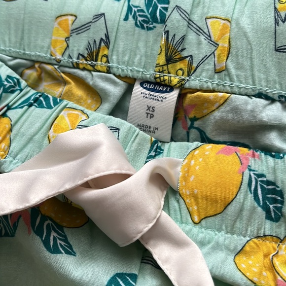 Old Navy.. mint pajama shorts with lemon print. - Picture 2 of 2